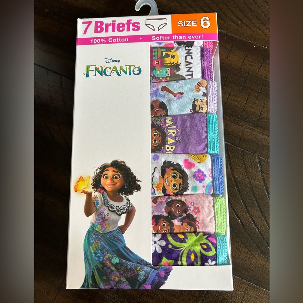 Girls Disney Encanto 7 day Cotton Briefs (7pk) size 6. New in box